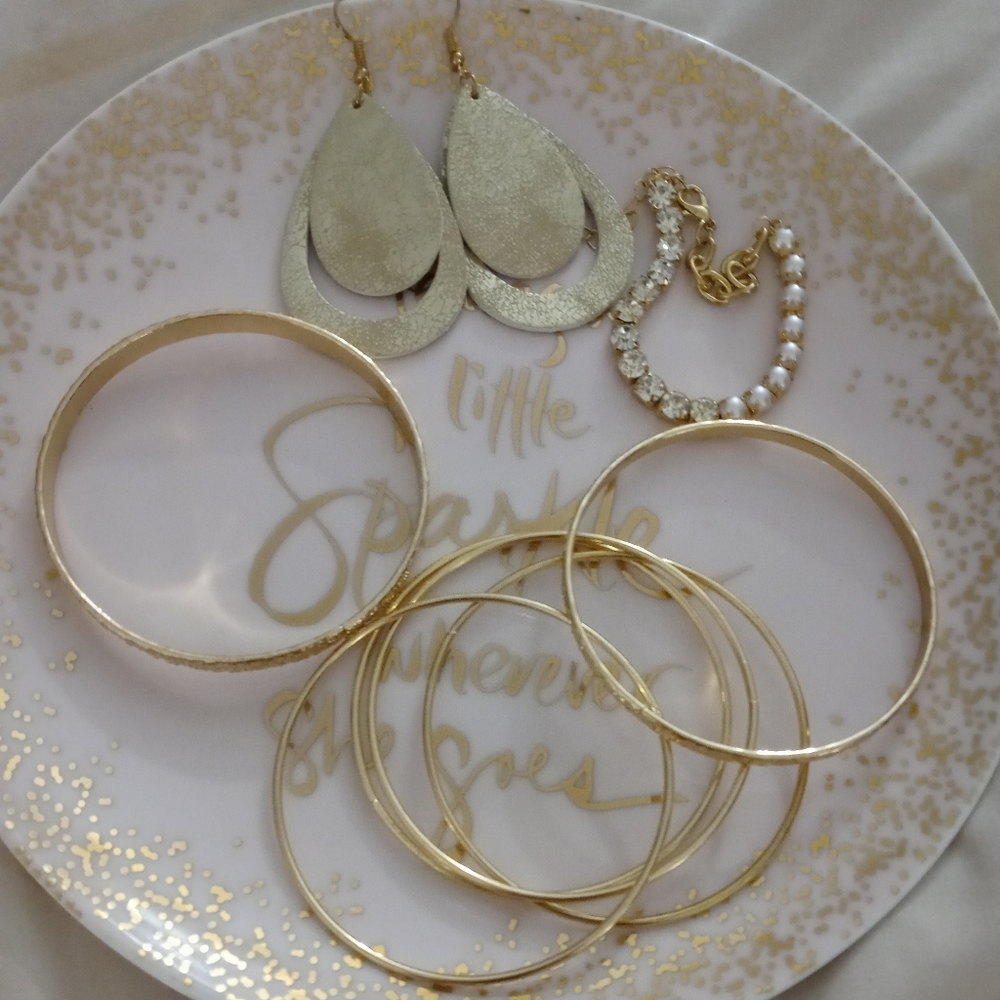 Lot of fab for 5 gold jewlery